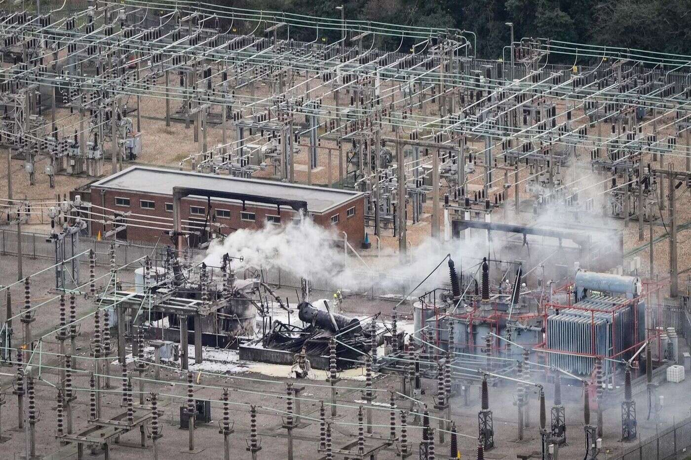 Aéroport de Londres-Heathrow fermé : origine de l’incendie, « manquements » dénoncés… Ce que l’on sait de l’enquête ouverte