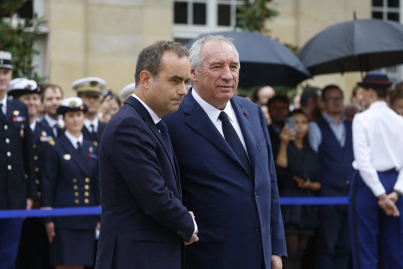 Lecornu fait légèrement mieux que Bayrou à son arrivée à Matignon, mais sa cote de confiance reste faible