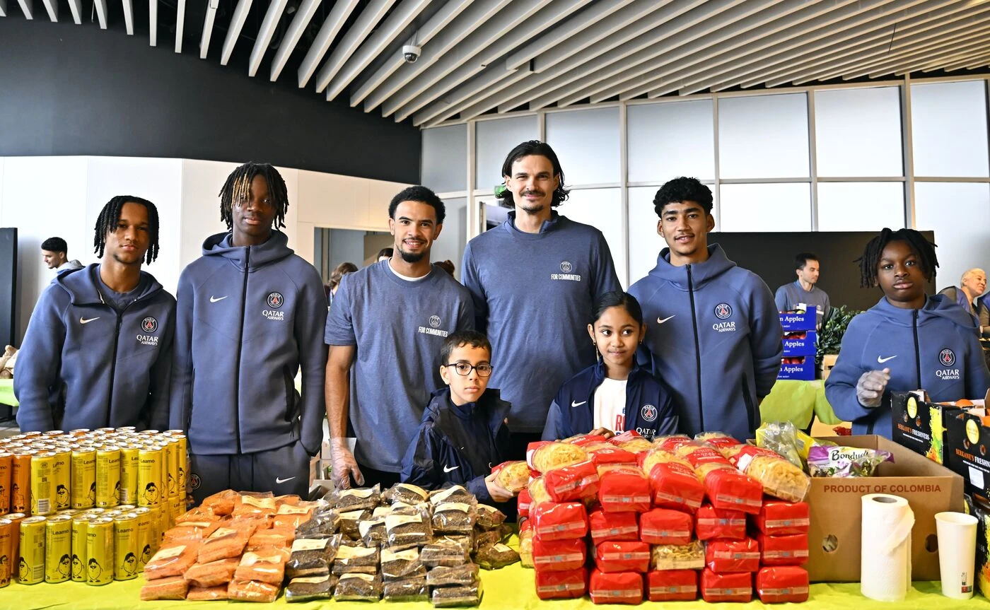 PSG : Warren Zaïre-Emery et Nasser Al-Khelaïfi viennent prêter main-forte à la cantine solidaire du club
