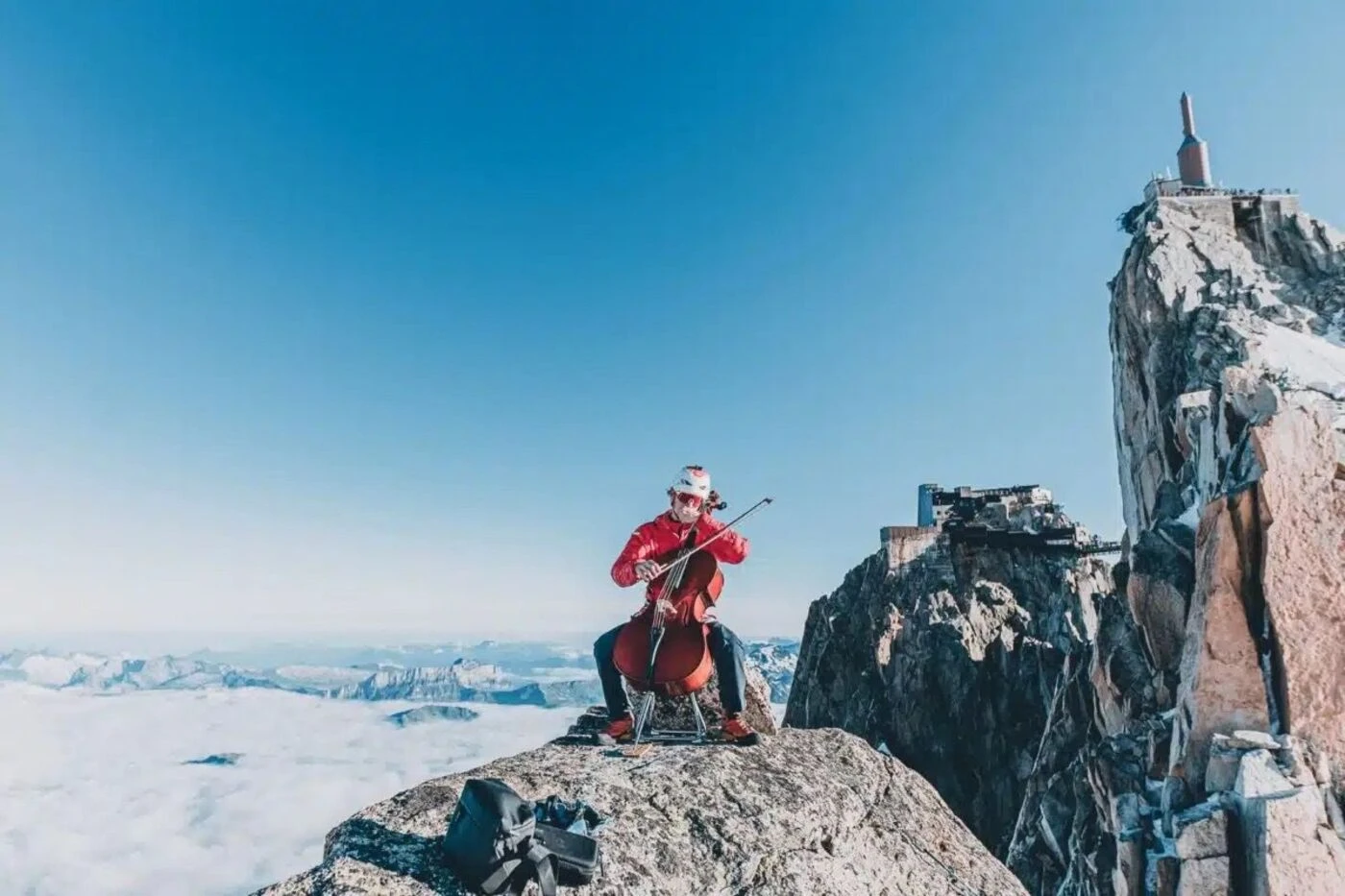 « J’ai voulu concilier mes deux passions » : ce violoncelliste a joué du Bach… en altitude face au Mont-Blanc