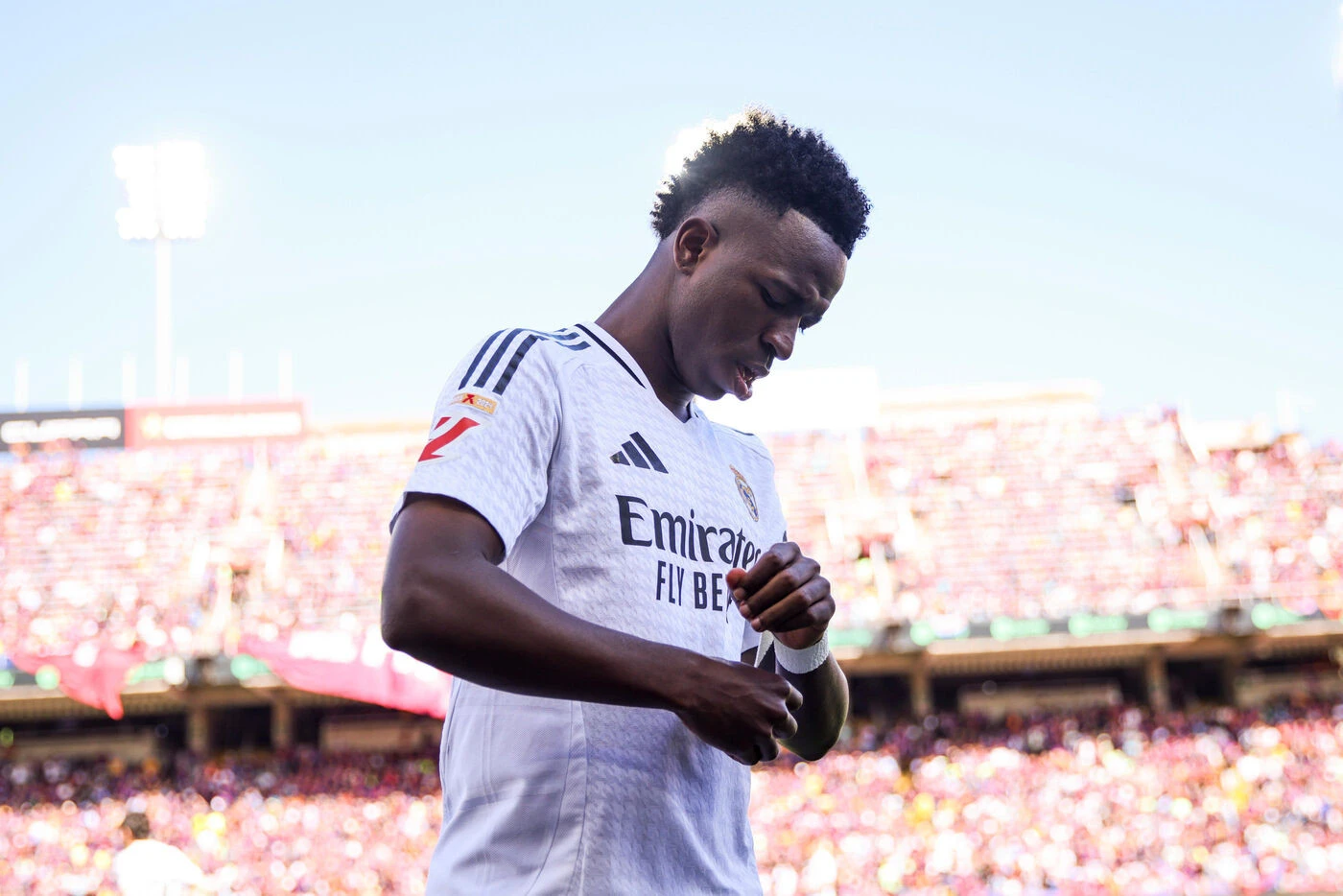 Football : quatre personnes lourdement condamnées après avoir pendu un mannequin de Vinicius Junior à un pont