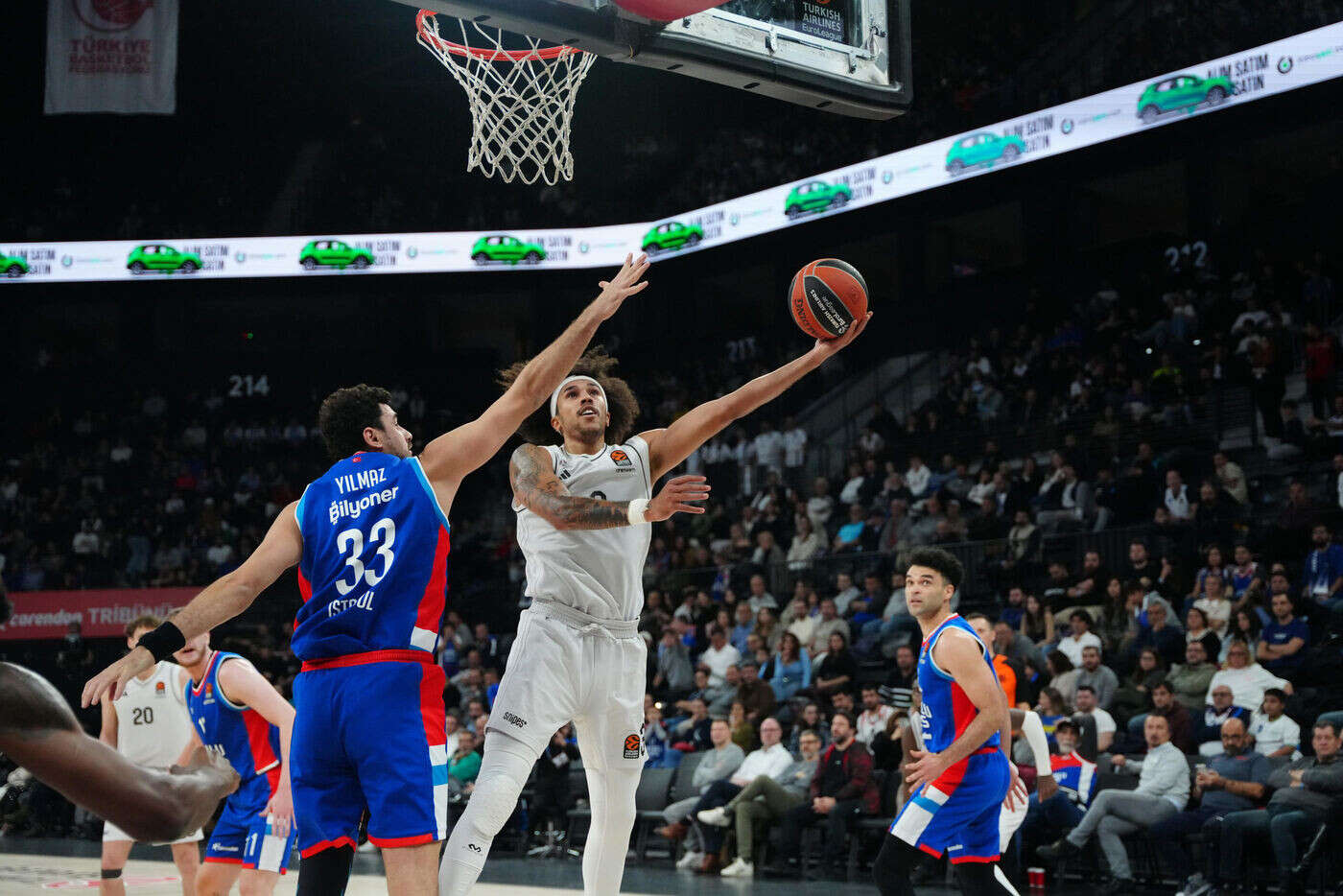 Anadolu Efes-Paris Basketball (84-93) : les Parisiens enchaînent une septième victoire consécutive en Euroligue