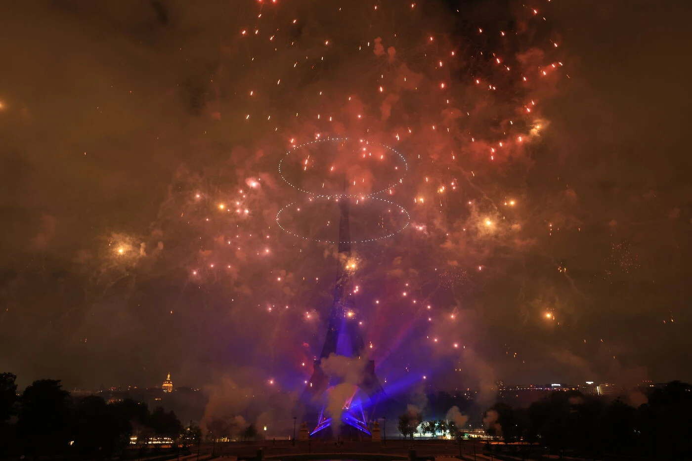 Paris : le feu d’artifice 2026 sur le Champ-de-Mars décalé le 13 juillet en hommage aux victimes de l’attentat de Nice