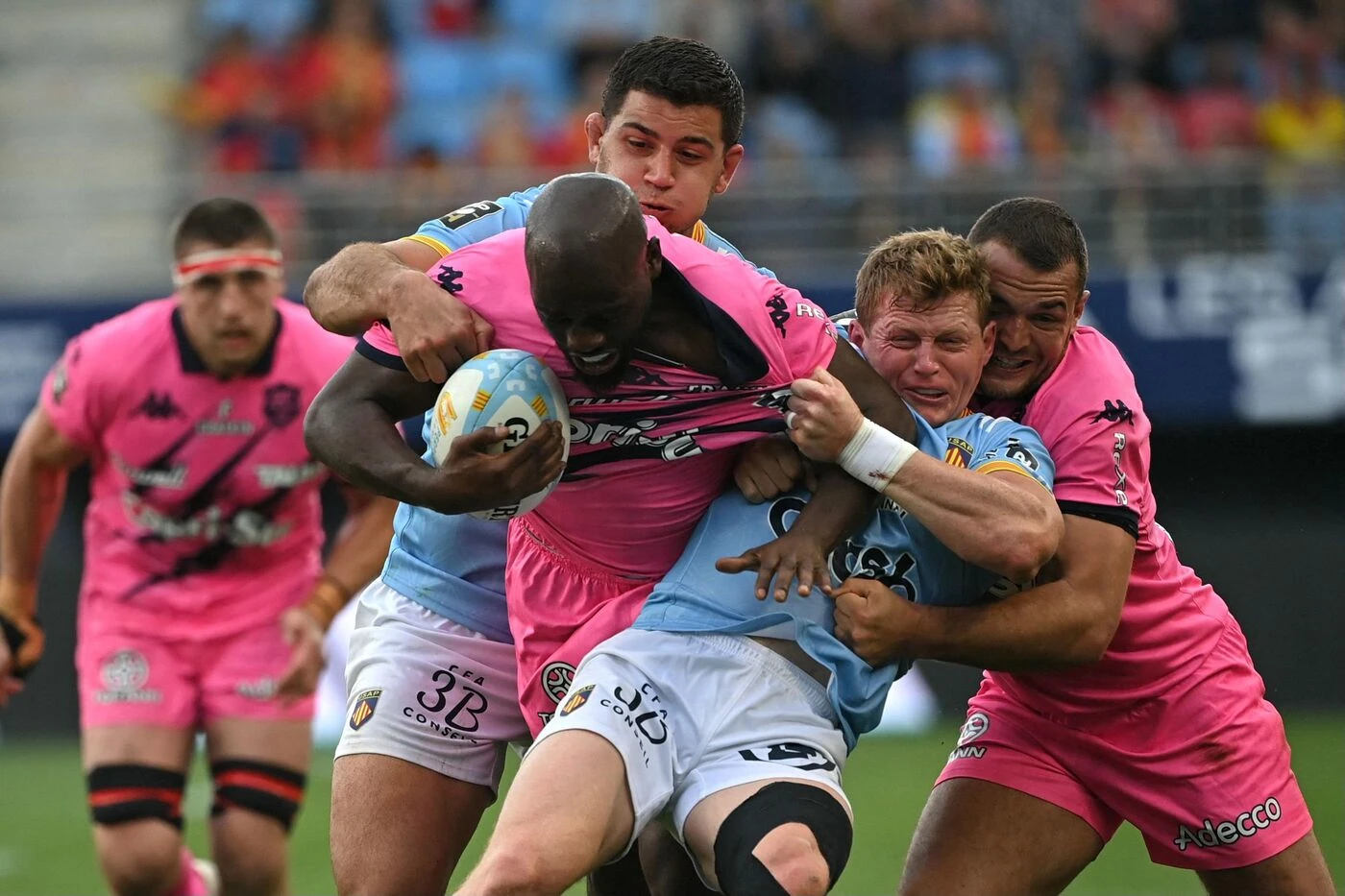 Rugby : le Stade Français en danger après sa défaite à Perpignan, le Racing 92 arrache le nul contre Bayonne