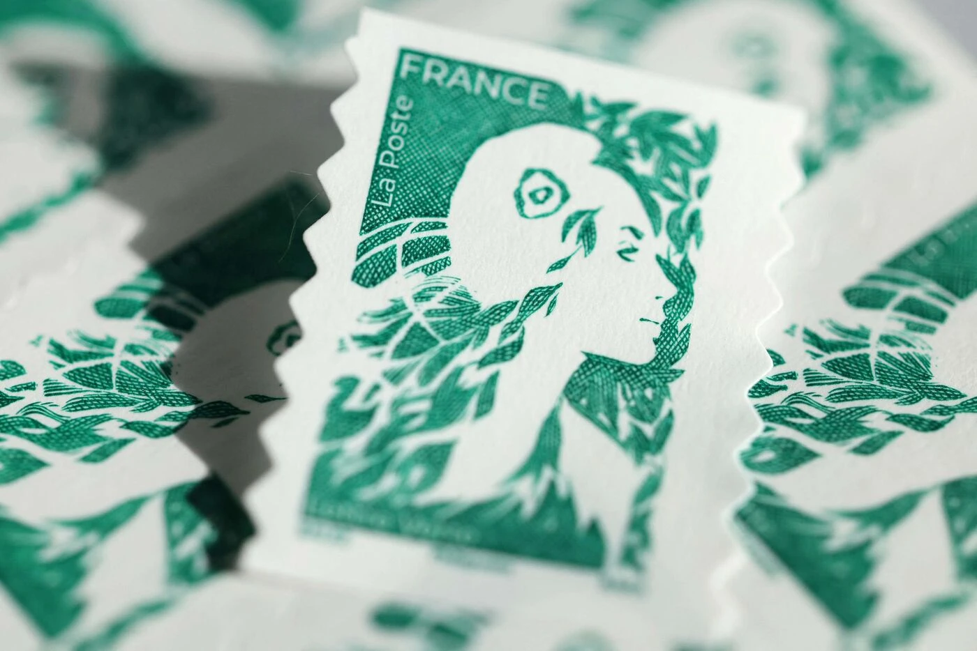 Le prix des timbres et des colis augmentera de 7,4 % en moyenne en 2026, annonce La Poste