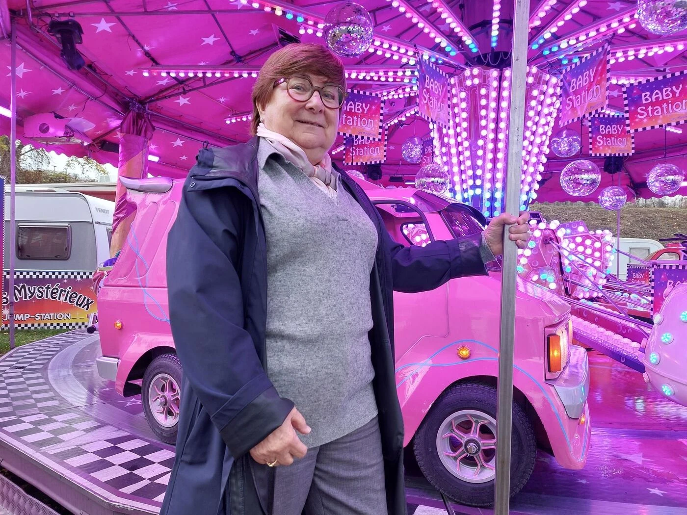 « Ce métier, on l’a dans la peau » : à Pontoise, Josiane participe à la foire Saint-Martin depuis cinquante ans