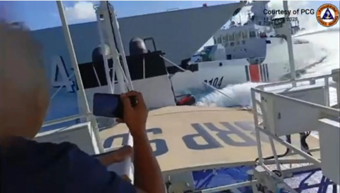 Tensions en mer de Chine méridionale : deux navires chinois entrent en collision en pleine poursuite d’un patrouilleur philippin