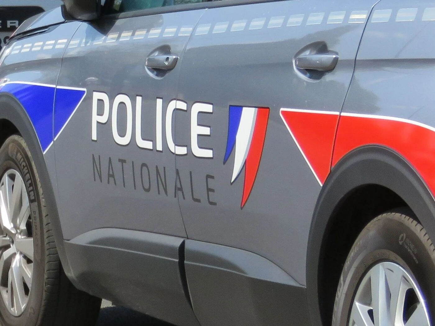 Versailles : une adolescente de 16 ans porte six coups de couteau à sa rivale