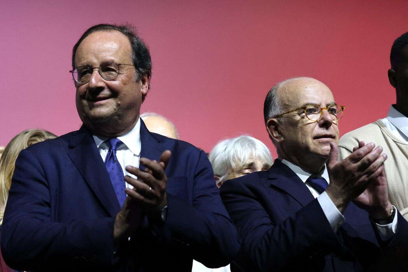 Futur Premier ministre : des socialistes, dont François Hollande, militent pour Bernard Cazeneuve