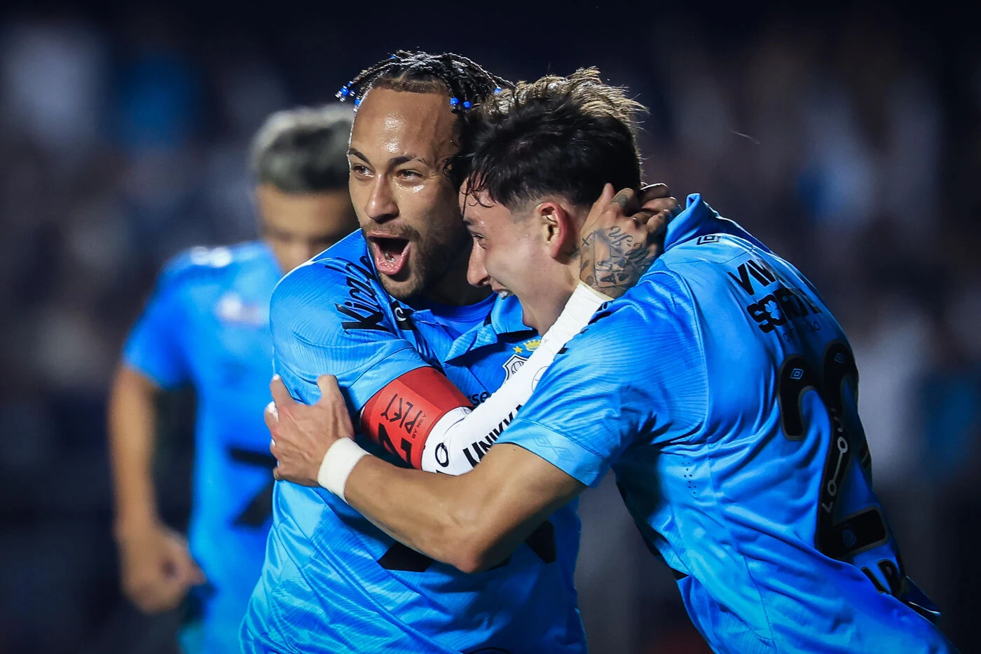 Football : dribbles enchaînés et petit piqué... Le but magnifique de Neymar à l’entraînement avec Santos