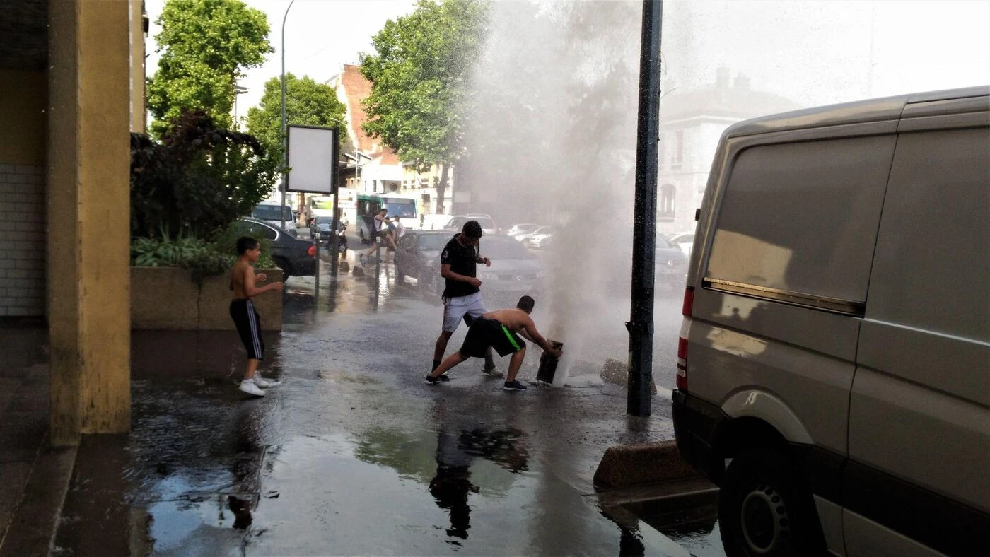 « Coup de bélier », manque d’eau, électrocution… les dangers du « street pooling » avec les bouches à incendie