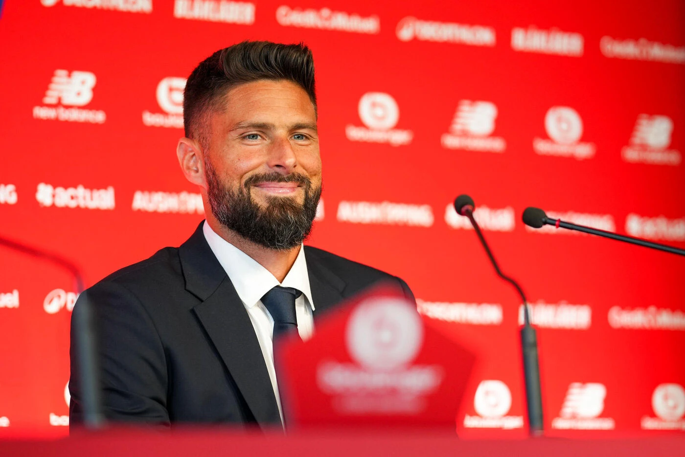 « Mais c’est lui qui me perturbe ! » : fous rires pour le bizutage d’Olivier Giroud sur Aïcha