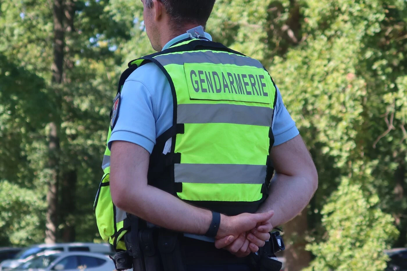 Fusils d’assaut, grenades lacrymogènes, 11 kg de drogues… l’effarant arsenal découvert au domicile d’un couple de Lotois