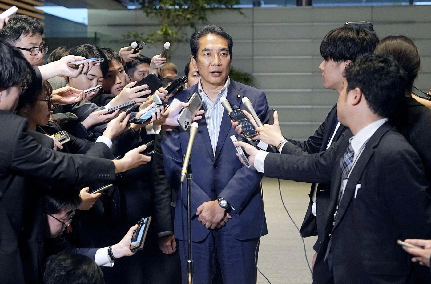 « Je viens de soumettre ma démission » : le ministre japonais de l’Agriculture qui s’était vanté d’avoir du riz gratuit quitte le gouvernement