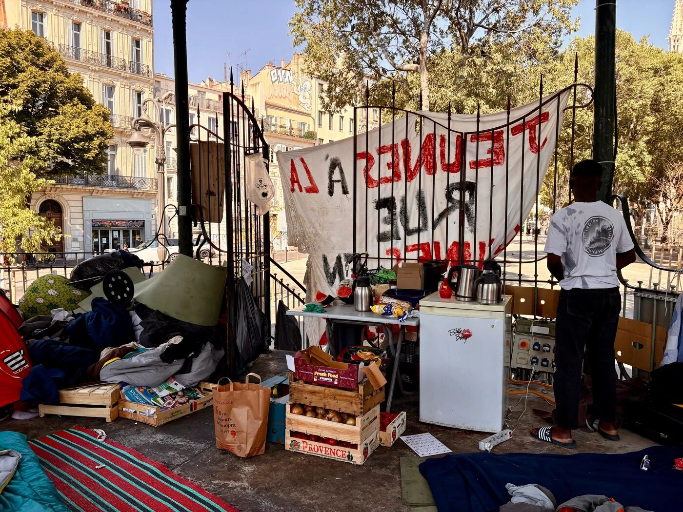 « Marseille, que fais-tu ? » : 40 jeunes migrants à la rue interpellent les autorités