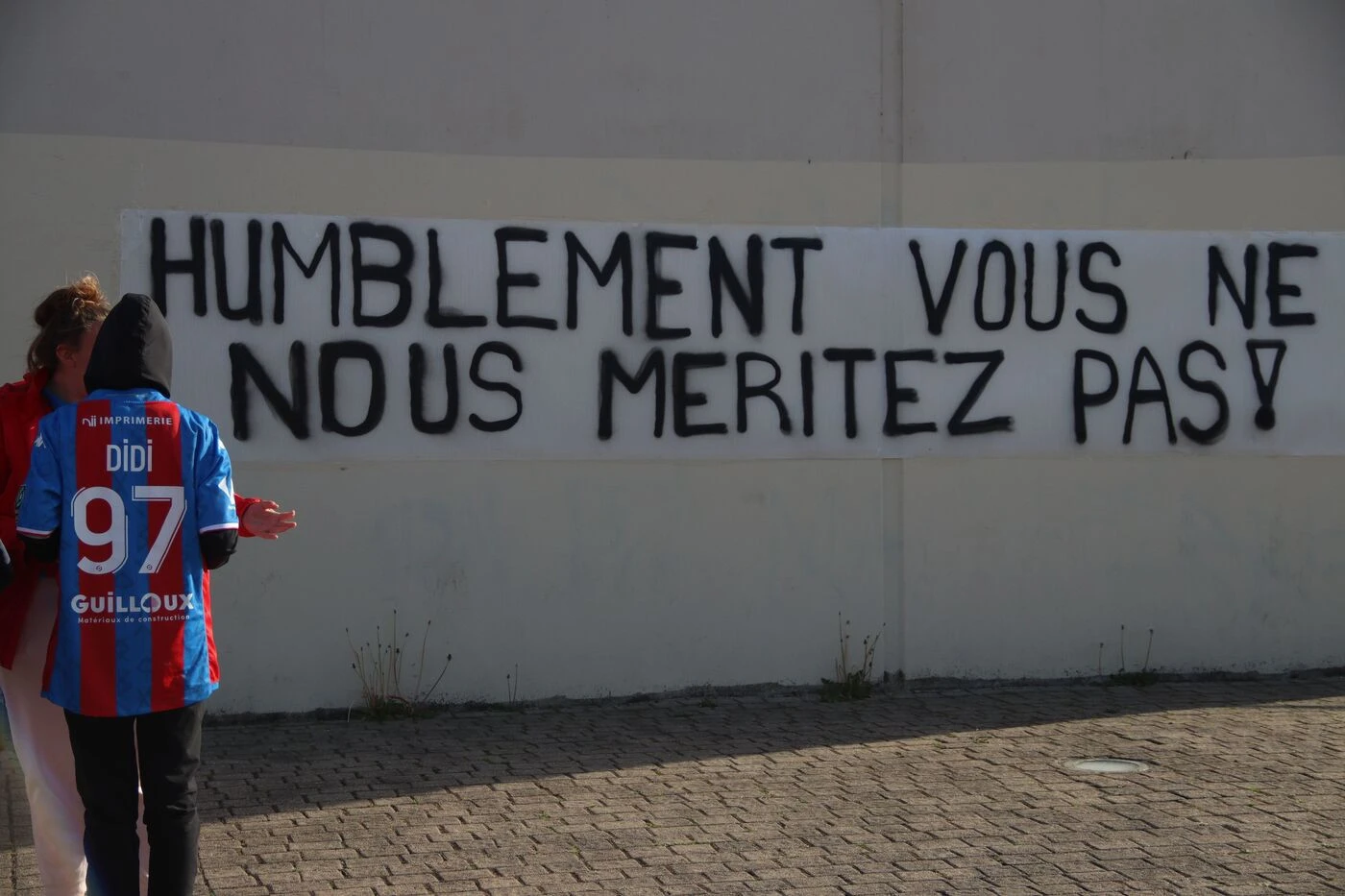 Relégation, record de défaites d’affilée en Ligue 2… Retour sur la première saison ratée du clan Mbappé à la tête du SM Caen