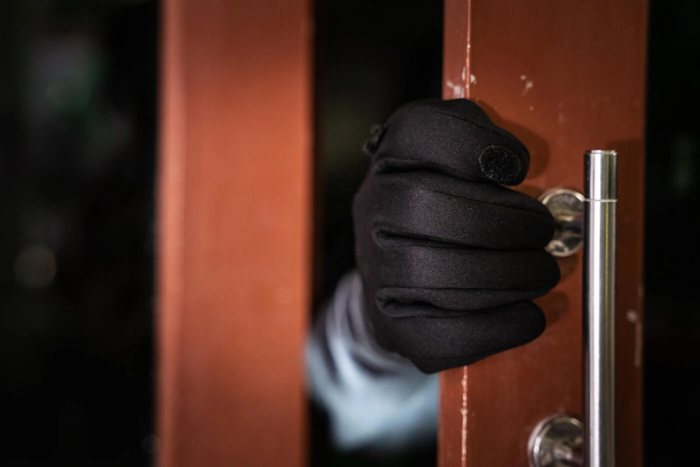 Paris : les cambrioleurs séquestrent l’employée de maison et repartent avec près de 150 000 euros de butin