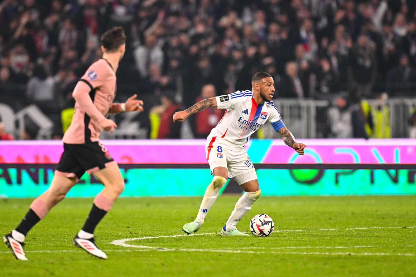 « C’est très risqué de le faire jouer » : le capitaine de l’OL Corentin Tolisso incertain pour le match face au PSG
