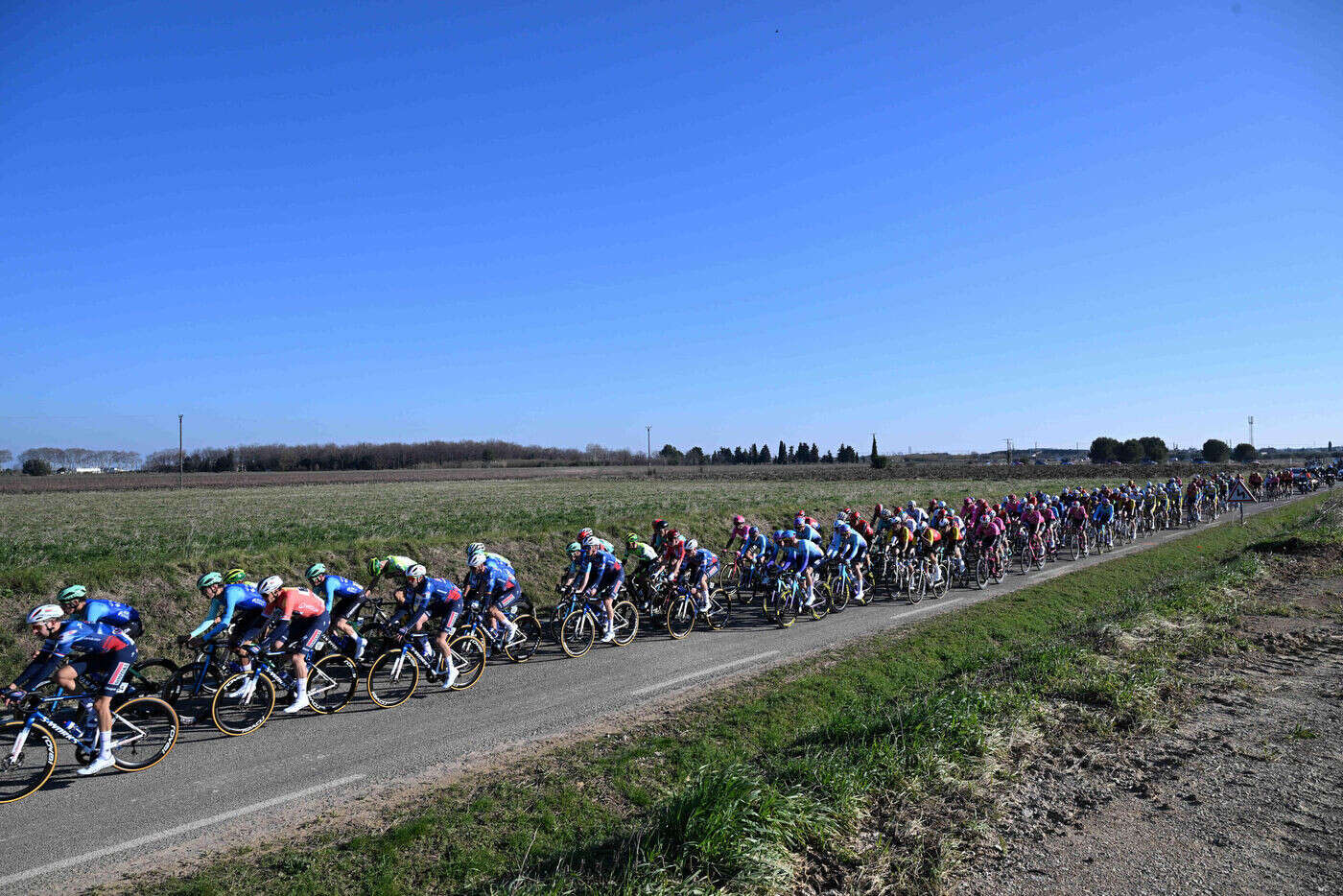 Cyclisme : une voiture à contresens sur l’Etoile de Bessèges, un coureur contraint à l’abandon