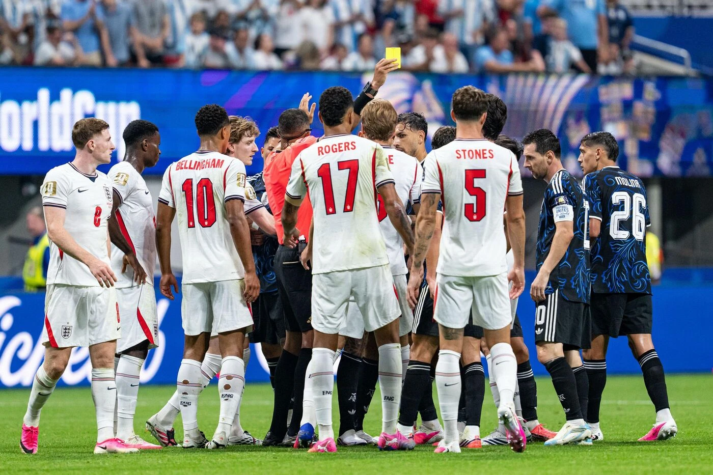 Audiences TV : deux fois moins de monde devant Angleterre-Argentine, mais un carton quand même !