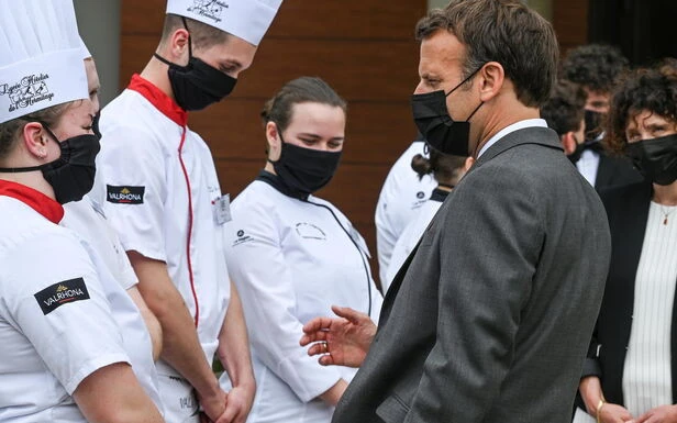Emmanuel Macron giflé dans la Drôme, deux personnes interpellées