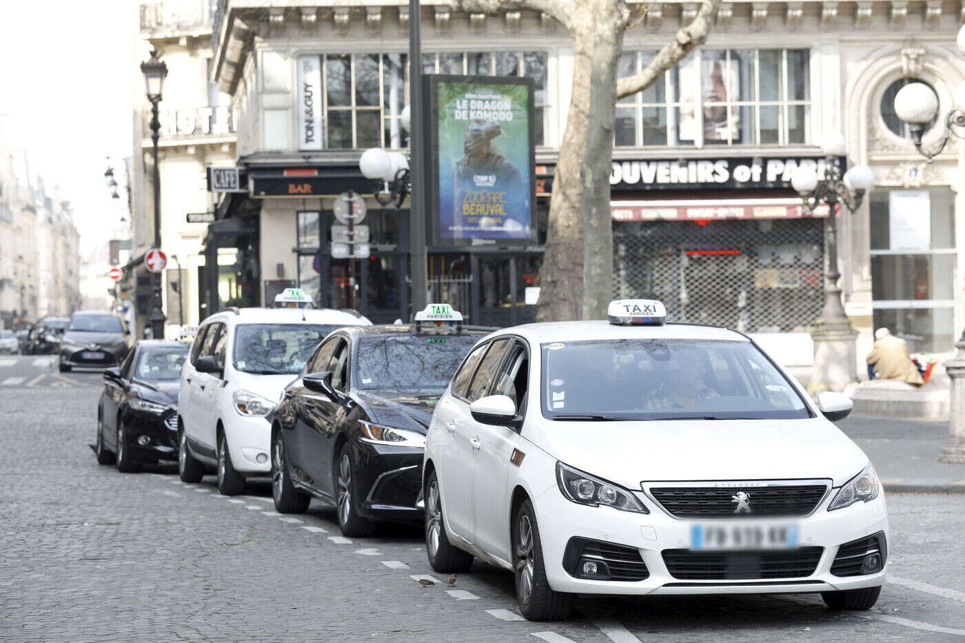 « C’est une lueur d’espoir » : les taxis obtiennent un répit sur le transport médical après leur manifestation