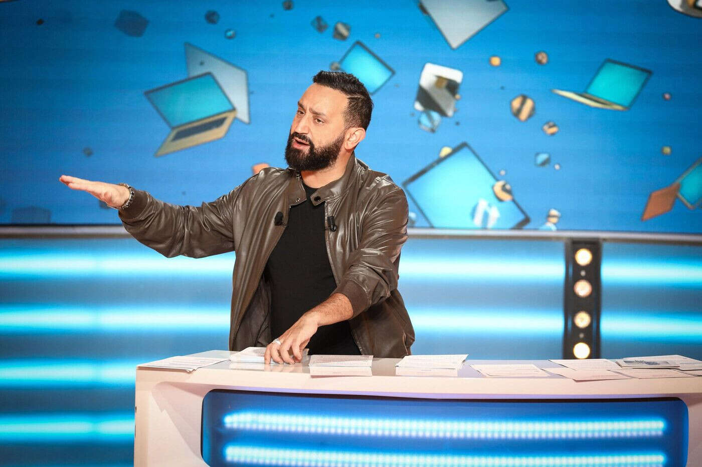 « Si on n’aime pas Hanouna, on change de chaîne » : la droite et l’extrême droite déplorent la fermeture de C8