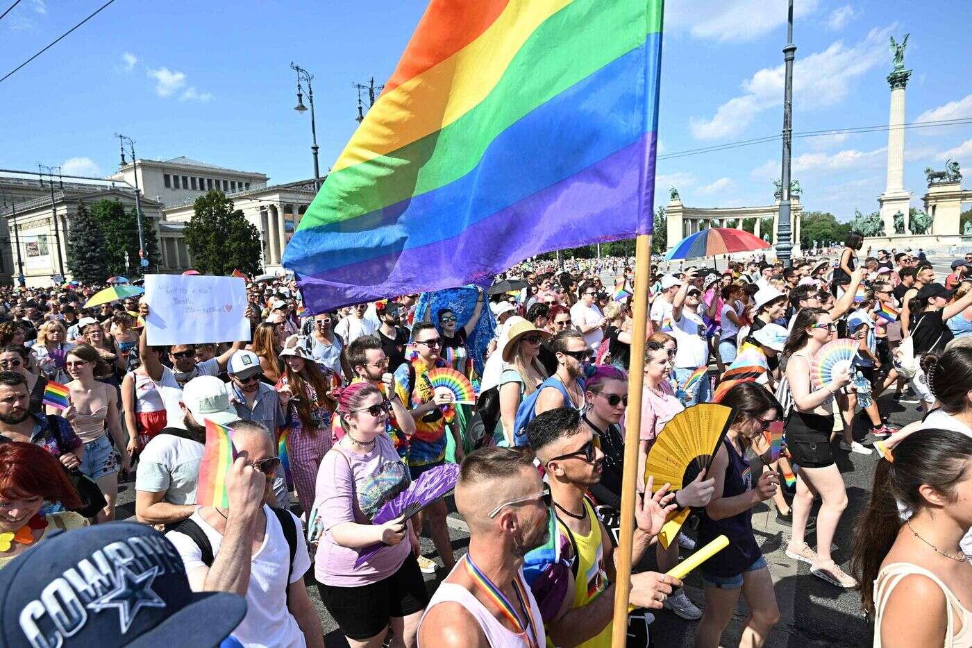 La Hongrie de Viktor Orbán interdit la marche des fiertés et va utiliser la reconnaissance faciale pour cibler les participants