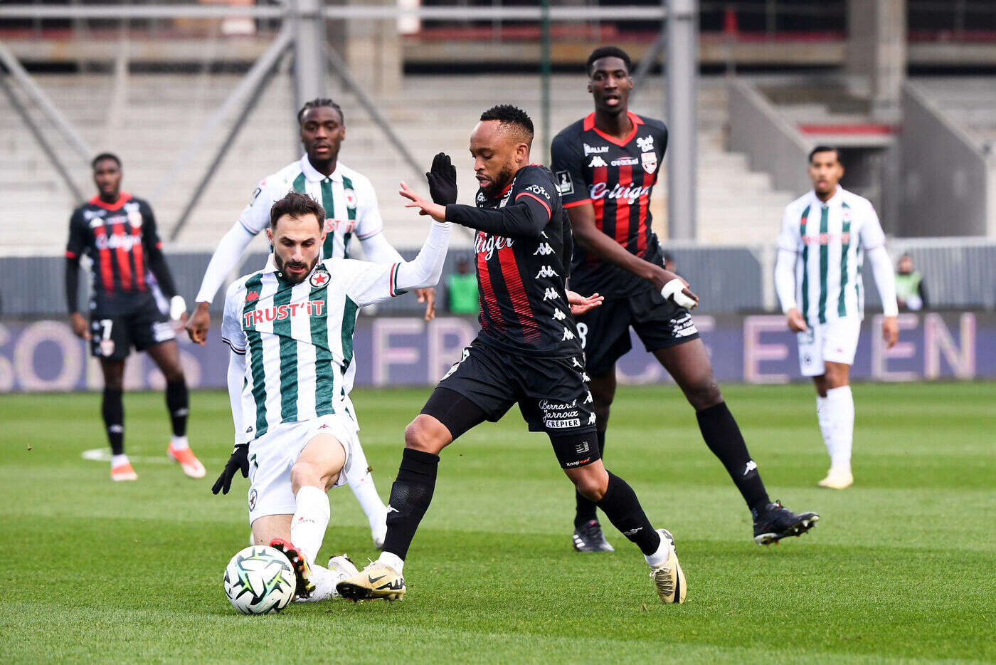 Red Star - Guingamp (3-1) : les Audoniens renversent le 5e de Ligue 2 et lancent parfaitement un mois crucial