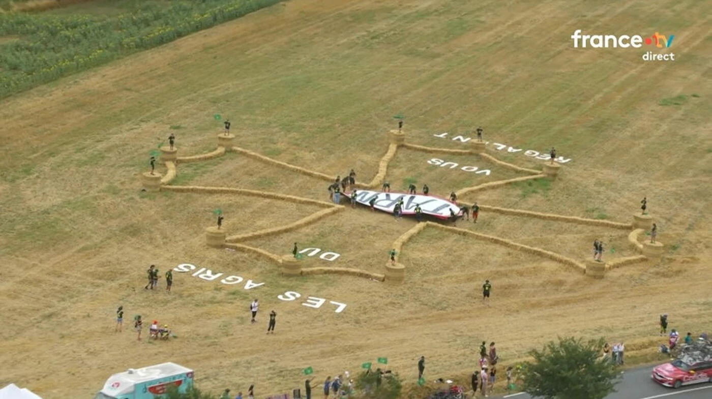 « Mon champ n’était jamais passé à la télé » : dans les coulisses d’une fresque agricole sur le Tour de France
