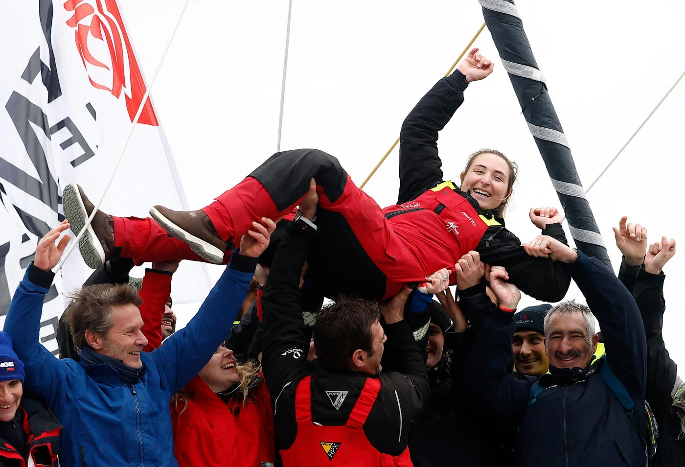 « Sous le choc », « sidérée », « incroyable »... Les premiers mots de Violette Dorange après son Vendée Globe