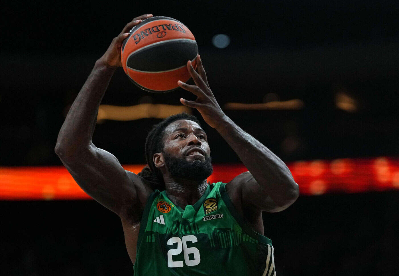 « J’aime juste le basket » : attelle au pied, les images du retour à l’entraînement de Mathias Lessort