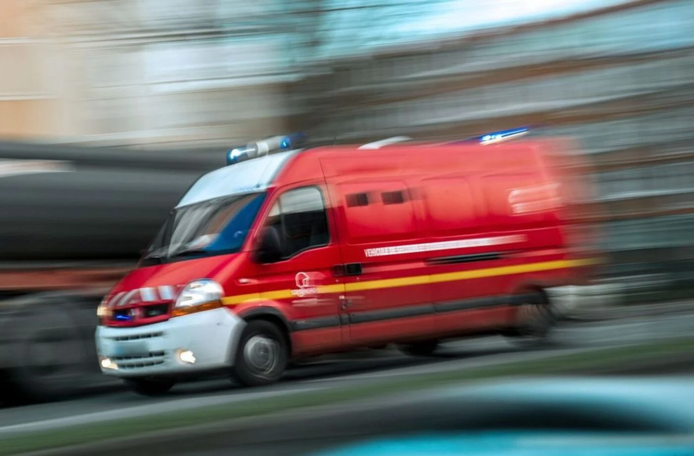 Var : un enfant de 8 ans défenestré du troisième étage, sa grande sœur aurait entendu « des voix »