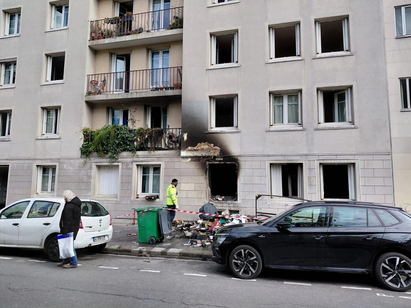 Paris : dix blessés dans un incendie causé par un chargeur de portable défectueux