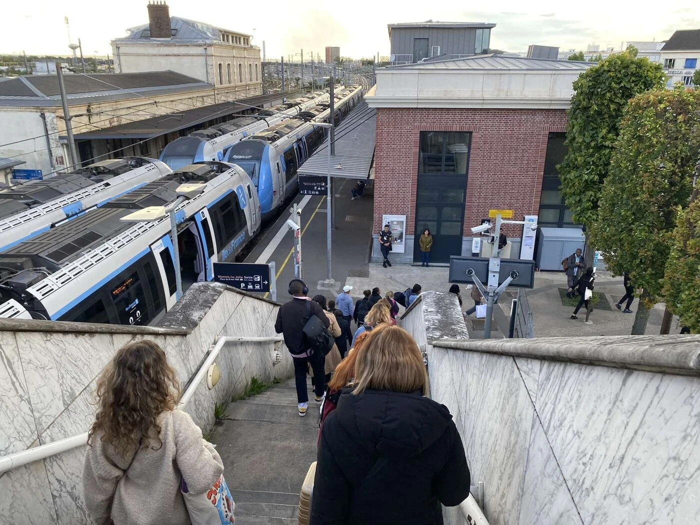 Mantes-la-Jolie : un militant communiste verbalisé... pour avoir tracté devant la gare