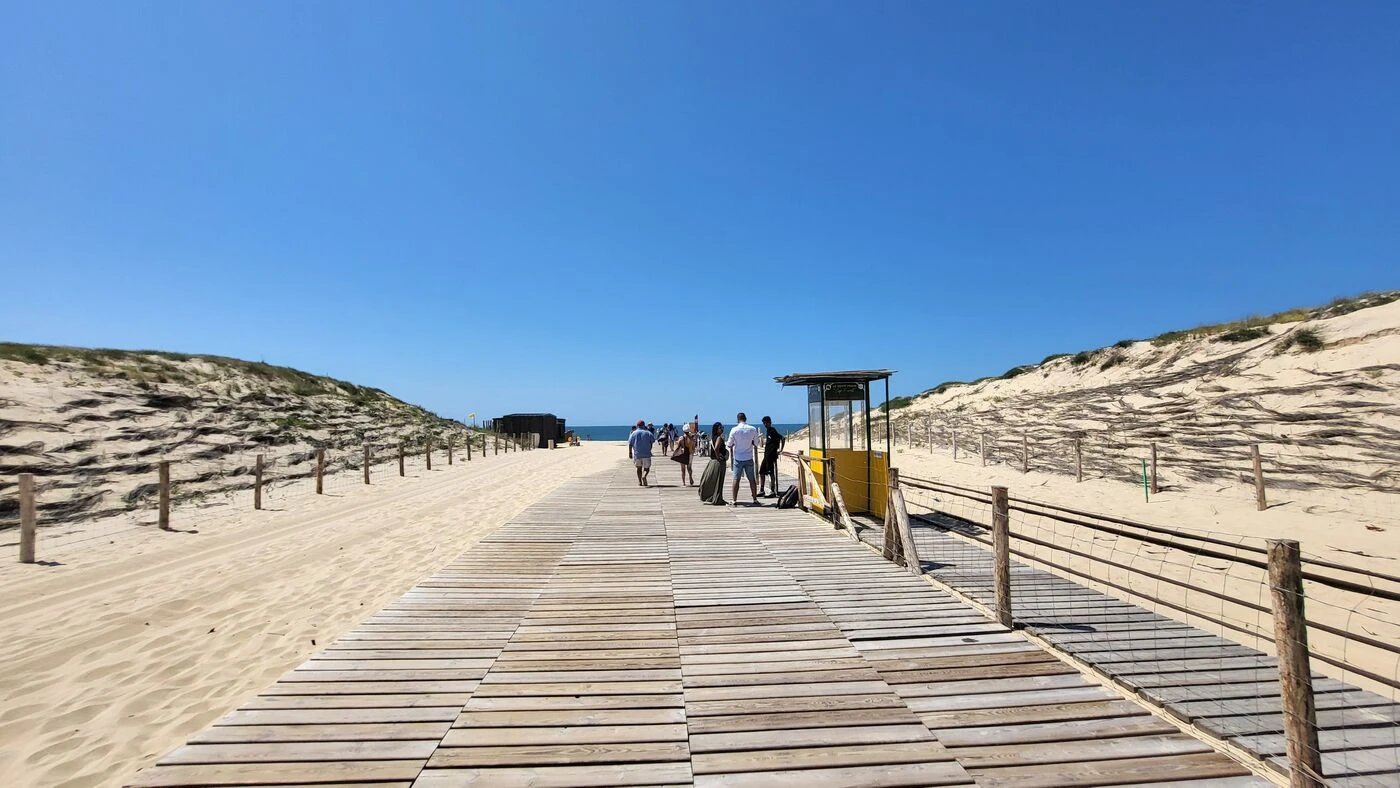 Lège-Cap-Ferret : face aux bouchons du bassin d’Arcachon, un rallye en auto-stop pour promouvoir le covoiturage
