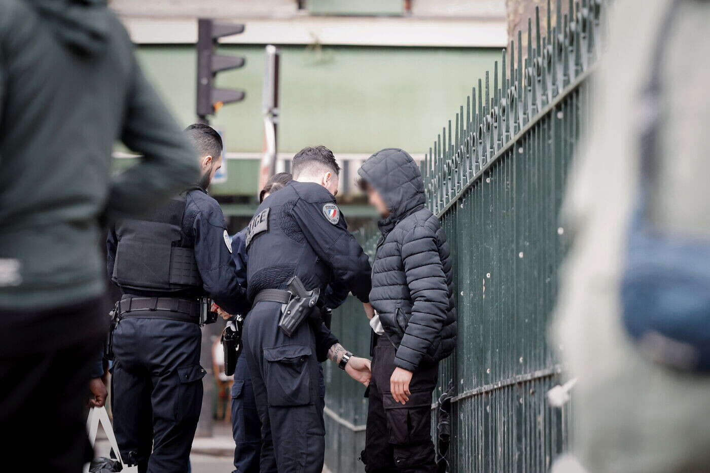 Saint-Denis : un vendeur de cigarettes à la sauvette exhibe un couteau devant le policier qui le contrôlait