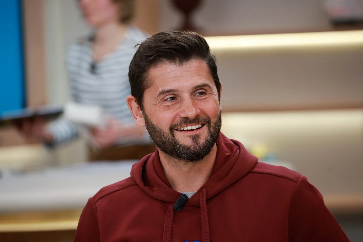 « De l’homophobie derrière » : l’animateur Christophe Beaugrand s’exprime sur les attaques subies depuis son recours à la GPA