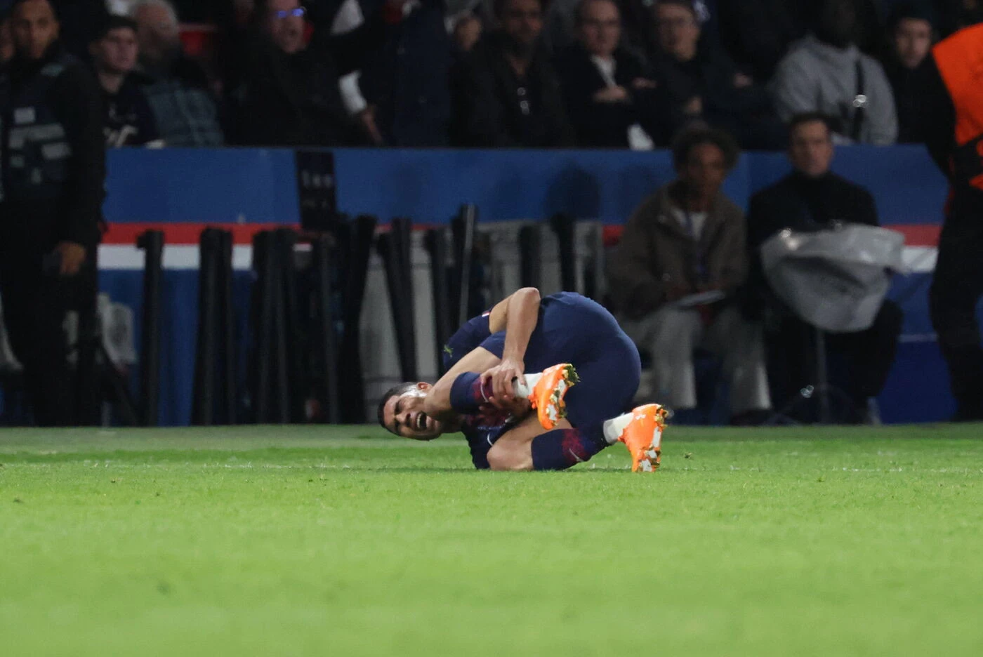 PSG : « entorse sévère » pour Achraf Hakimi à six semaines et demi du début de la CAN