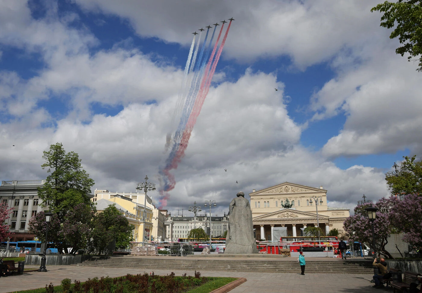 La Russie visée par des dizaines de drones ukrainiens, plusieurs aéroports fermés