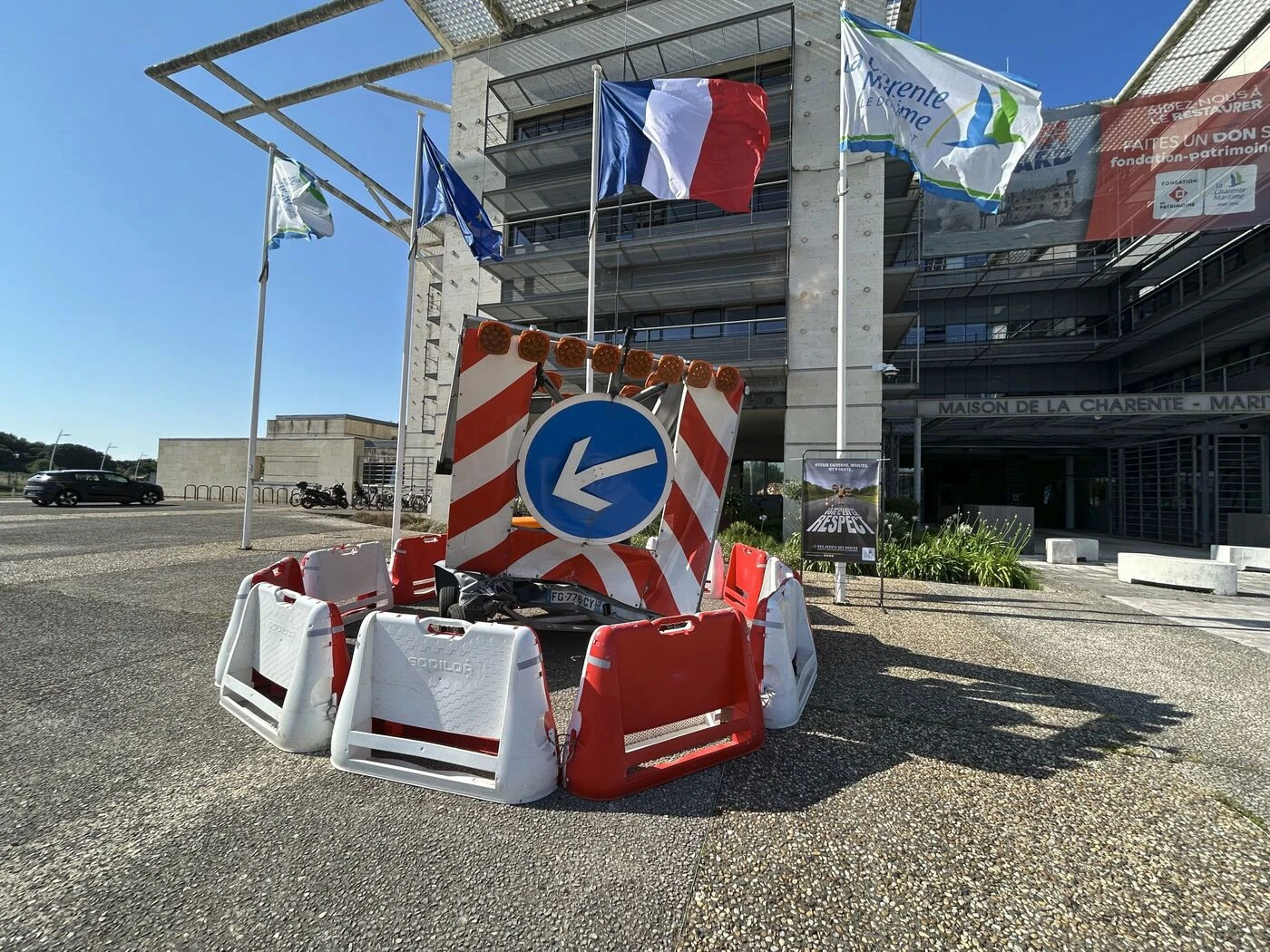 Percutés, insultés, giflés : le témoignage choc de deux agents des routes après un accident en Charente-Maritime