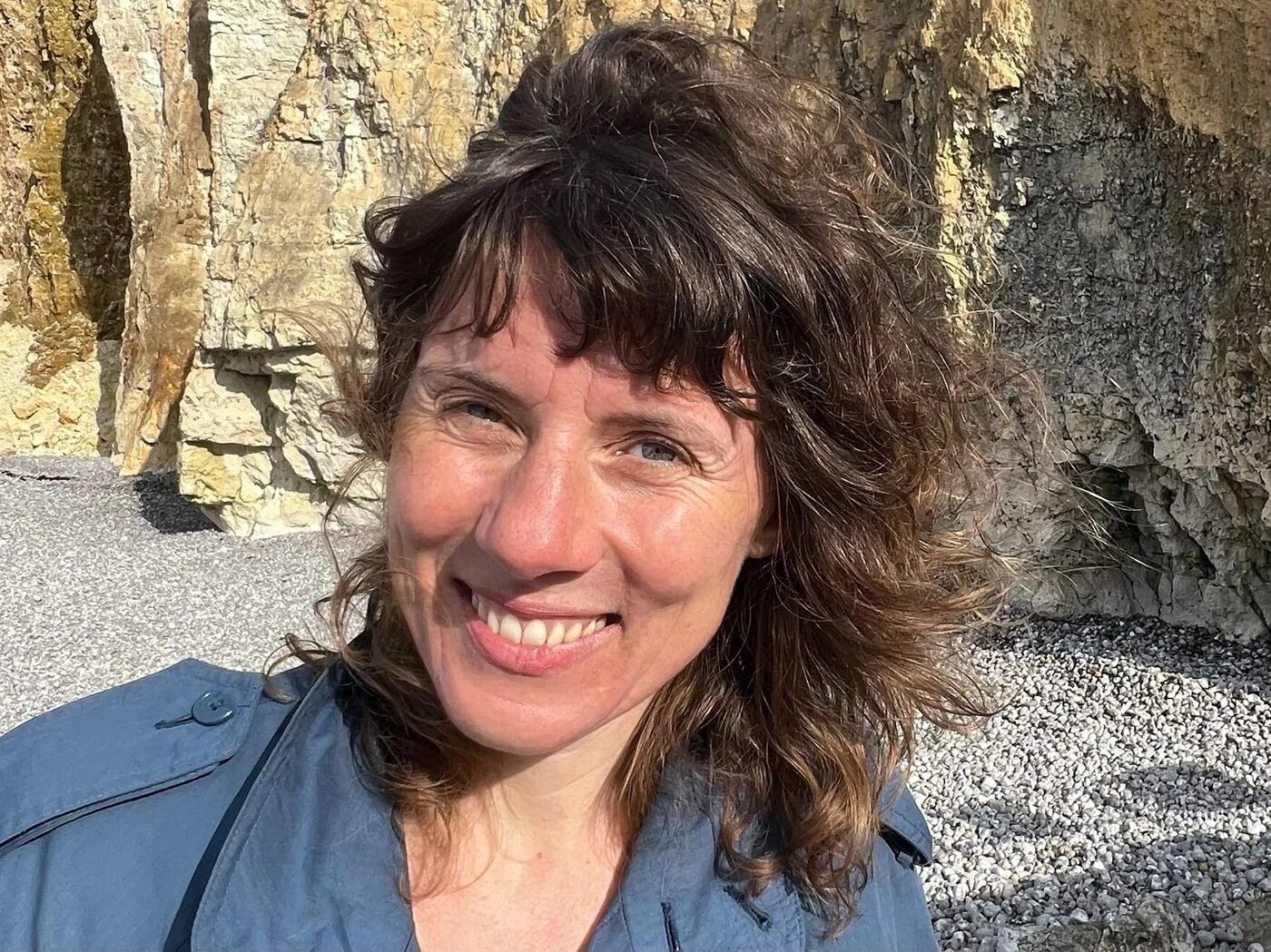 « Marcher et écrire, c’est gratuit » : dans l’Eure, la poétesse a son cabinet d’écriture dans la nature