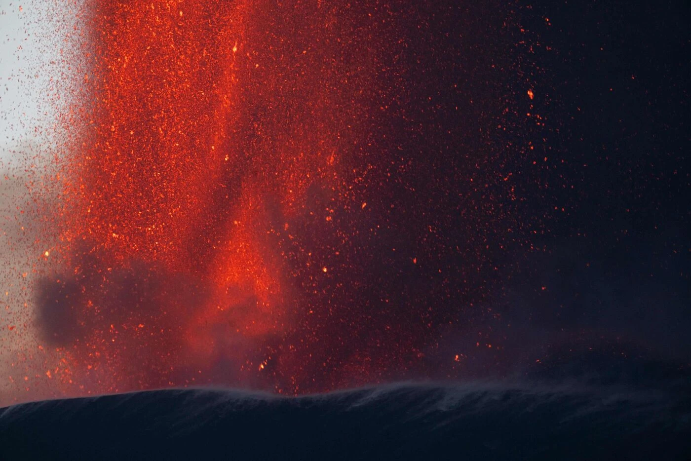 Des cendres envoyées à 6 000 mètres de haut : un volcan est entré en éruption pour la première fois en 450 ans à l’est de la Russie