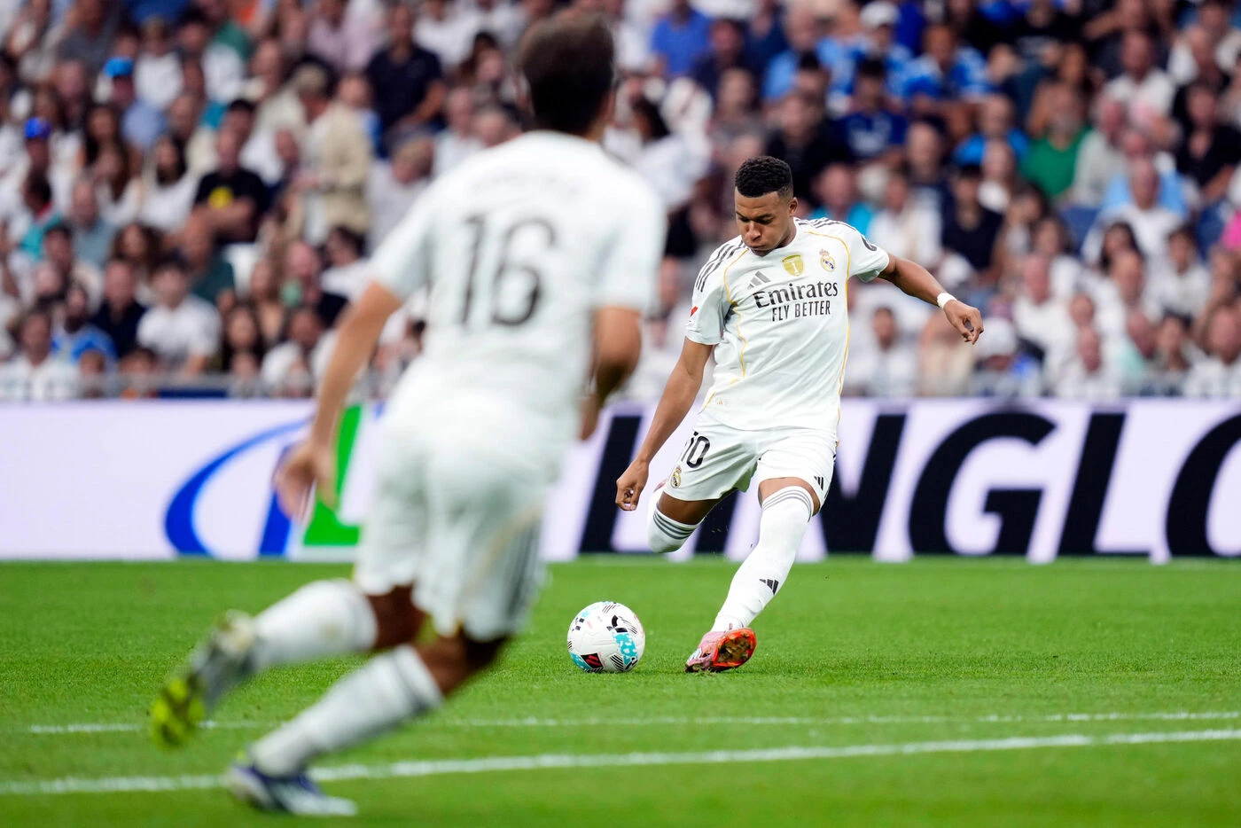 Real Madrid - Espanyol Barcelone : les images du très beau but de Kylian Mbappé, d’une frappe lointaine
