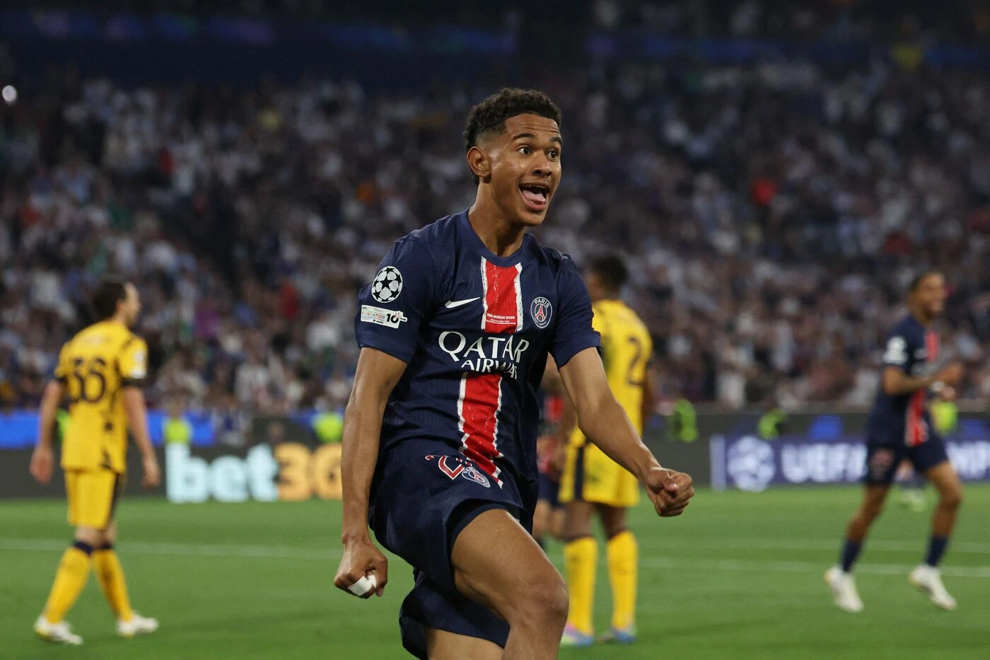 Le PSG champion d’Europe : « Ma célébration, c’était n’importe quoi », reconnaît Senny Mayulu