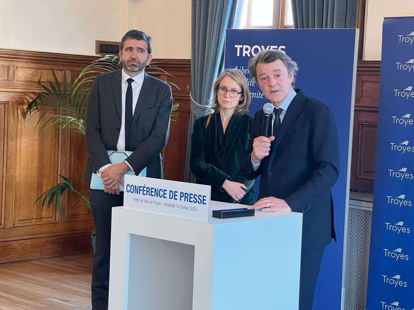 Violences chez les jeunes : à Troyes, François Baroin va multiplier les caméras près des établissements scolaires