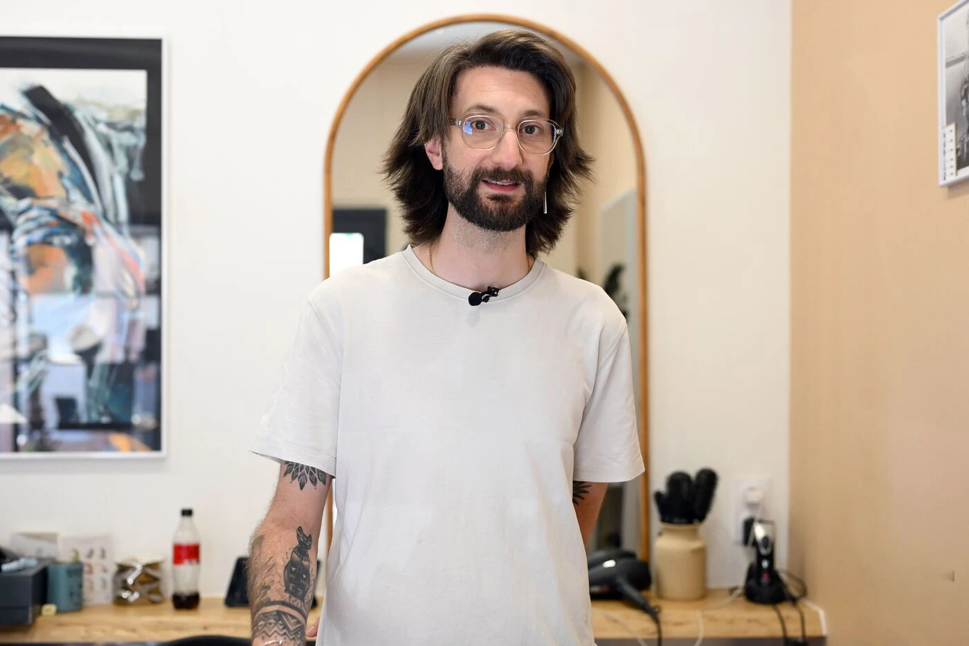 « C’est sûr que c’est toi » : Pierre Niney, coiffeur à Toulouse ? Son sosie affole les internautes !