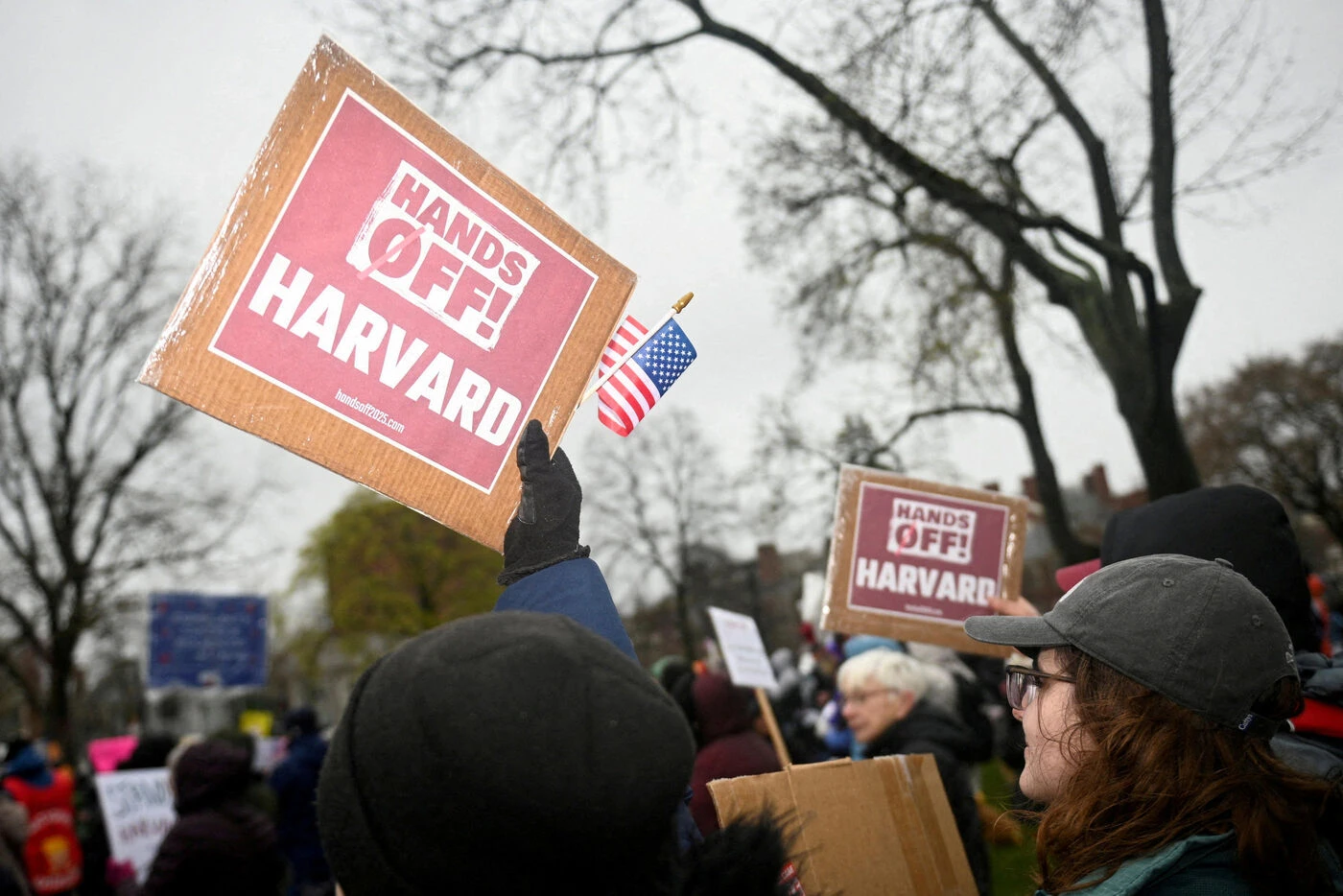 Étudiants étrangers interdits à Harvard : cinq minutes pour comprendre le bras de fer entre l’université et Trump