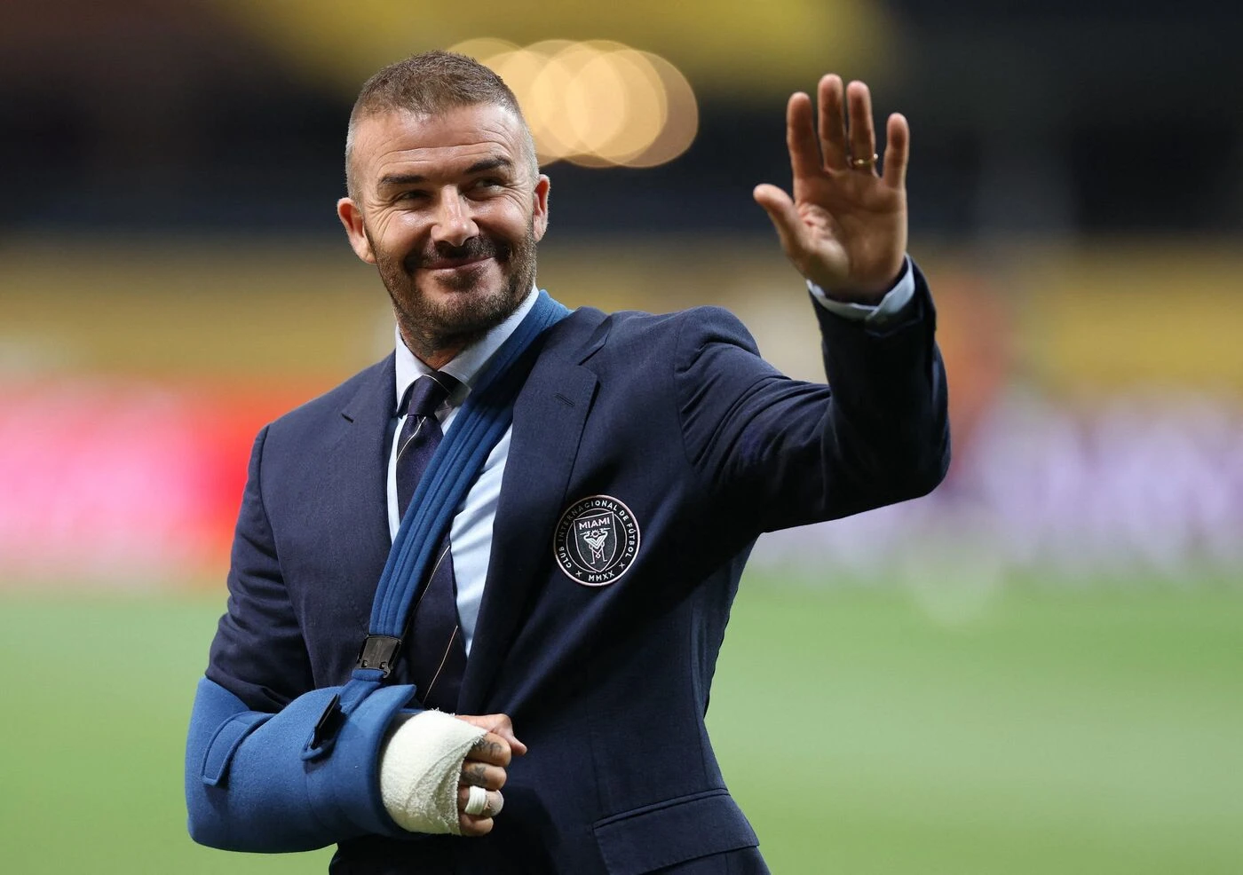 « Sir David » : Nasser Al-Khelaïfi offre un maillot du PSG à David Beckham après le match face à l’Inter Miami