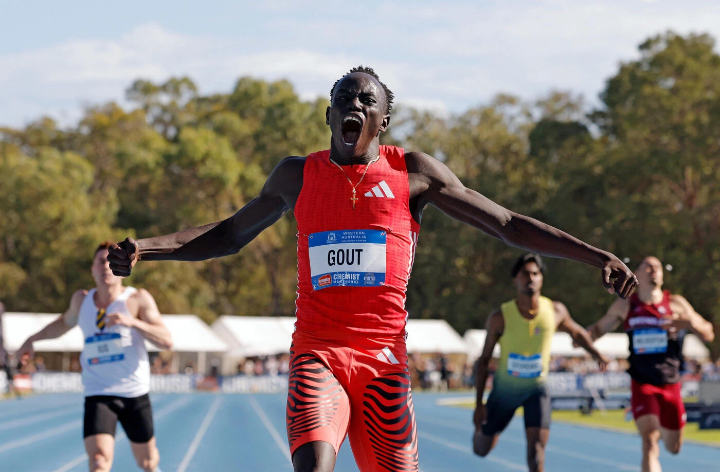 Athlétisme : la vidéo de la spectaculaire remontée du prodige australien Gout Gout lors d’une course à handicap